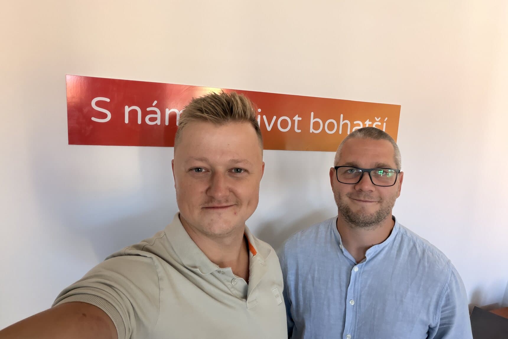 Petr Martínek a klient Petr Čermák v kanceláři Bohatněte s rozumem